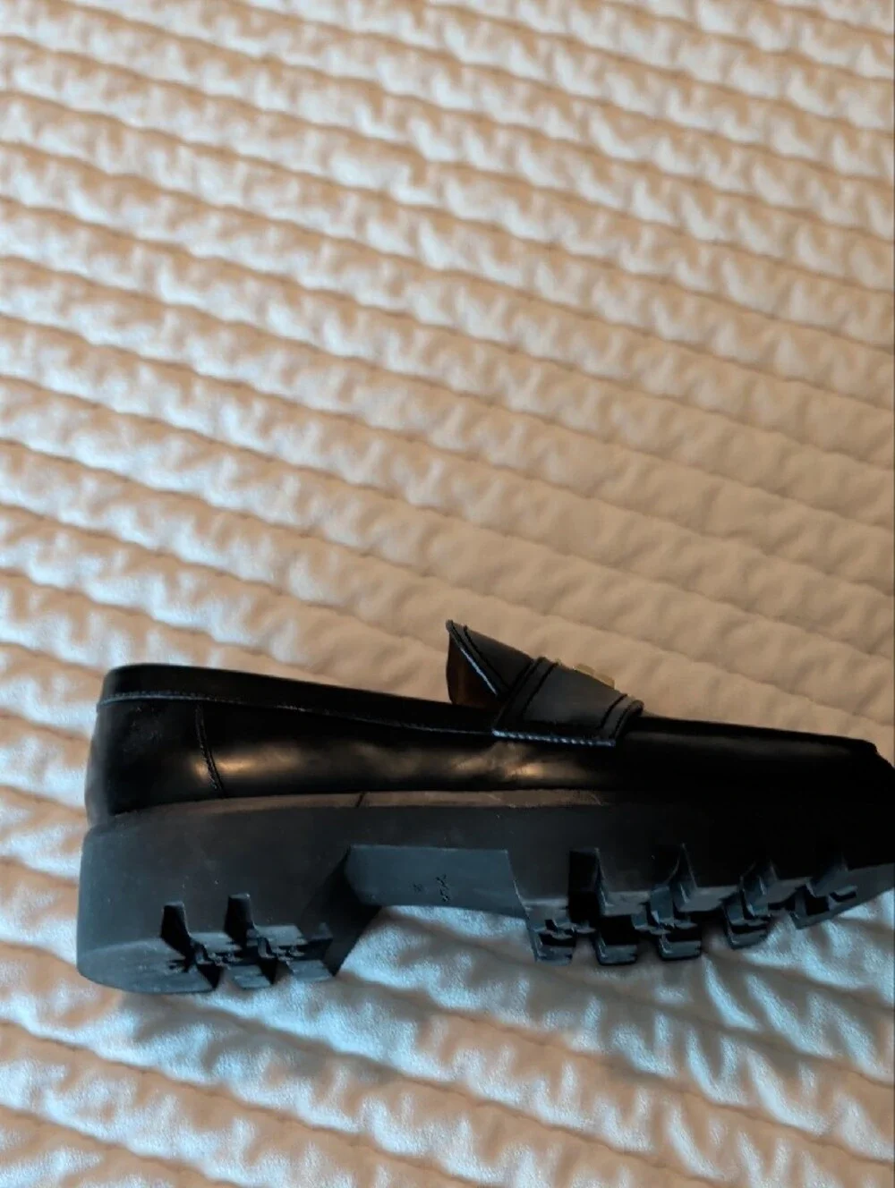 Tory Burch Black Leather Logo Penny Loafers with Gold Emblem Women's Size 8.5 US